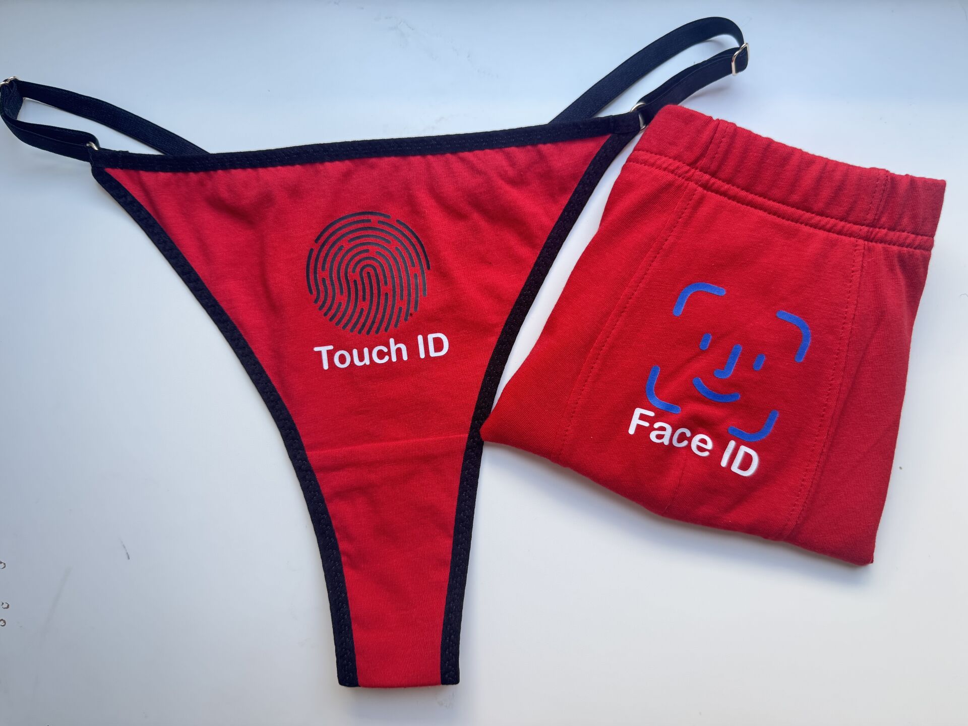 Sevgili Kombini - Face ID Baskılı KIRMIZI İç Çamaşırı Takımı