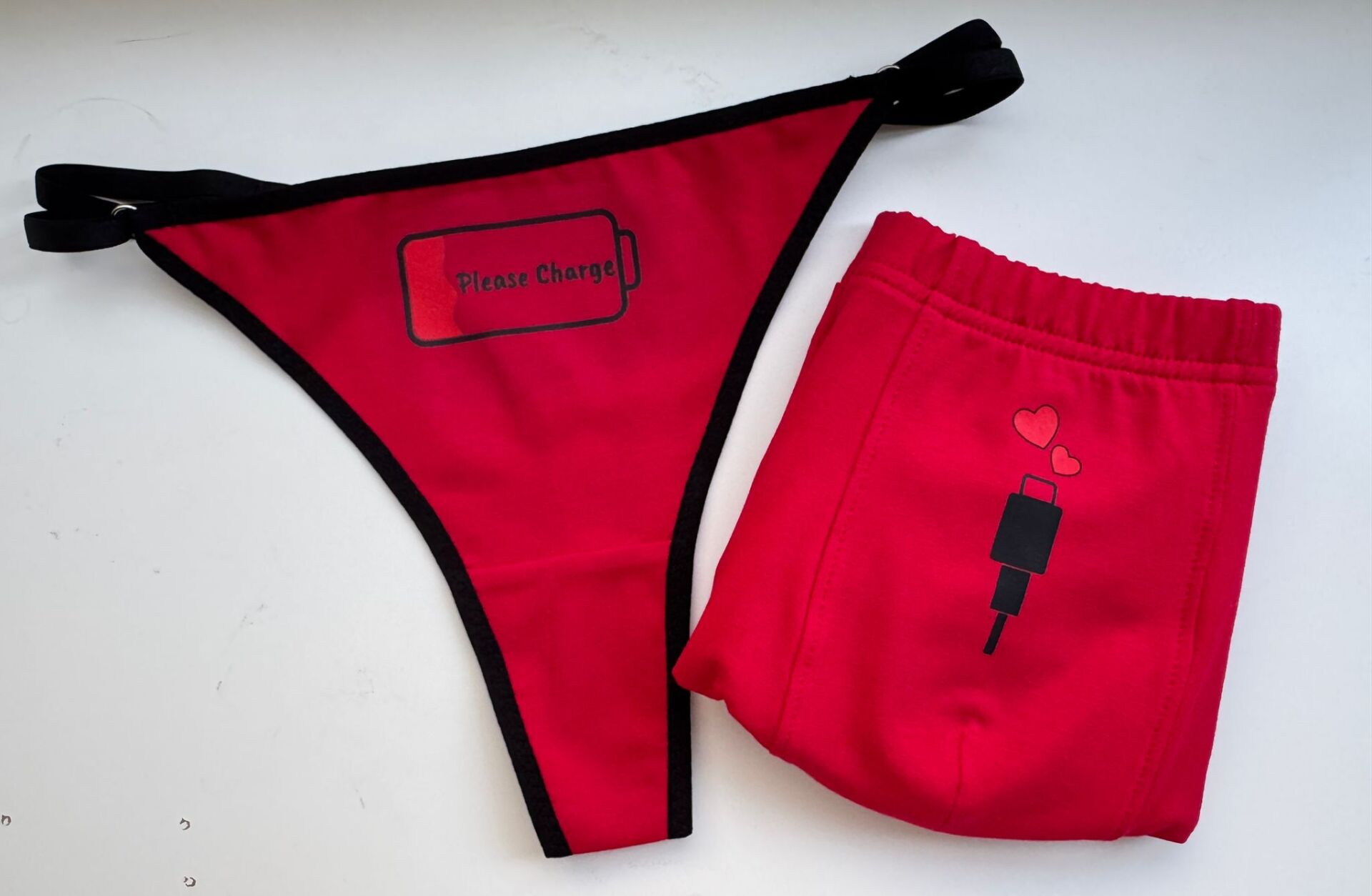 Sevgili Kombini - Please Charge Baskılı KIRMIZI İç Çamaşırı Takımı